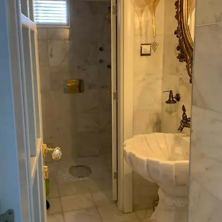 Antalya'nin Kalbinde Bueyueleyici Bir Siginak Apartmán